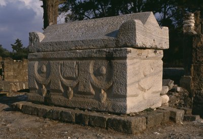 Vista di un sarcofago, cimitero romano da Roman